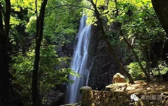 剿匪行动中,张文川战士一个抽烟的习惯动作意外引出躲藏匪首,荣立一等功